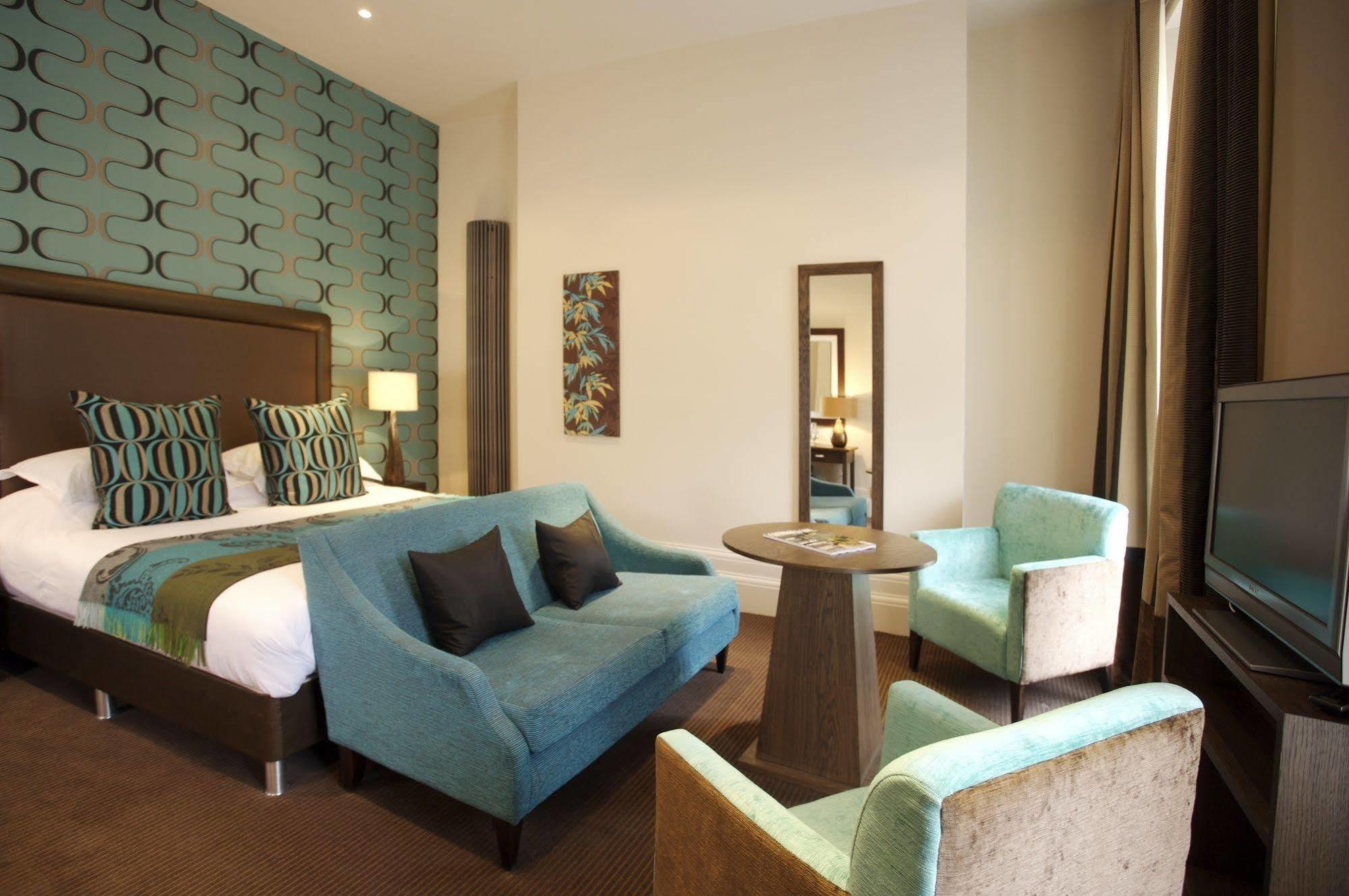The George Hotel & Monty'S كيلتنهام الغرفة الصورة